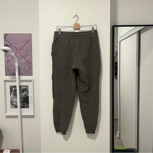 Lululemon Scuba High-Rise Jogger *Fleece 28"
Grey Sage - Picture 7 of 8